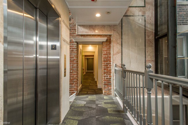 Foto del edificio - 1 br, 1 bath  - 10 Brainerd Rd Apt 12A