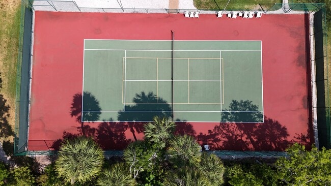 Foto del edificio - 5037 Village Garden Dr