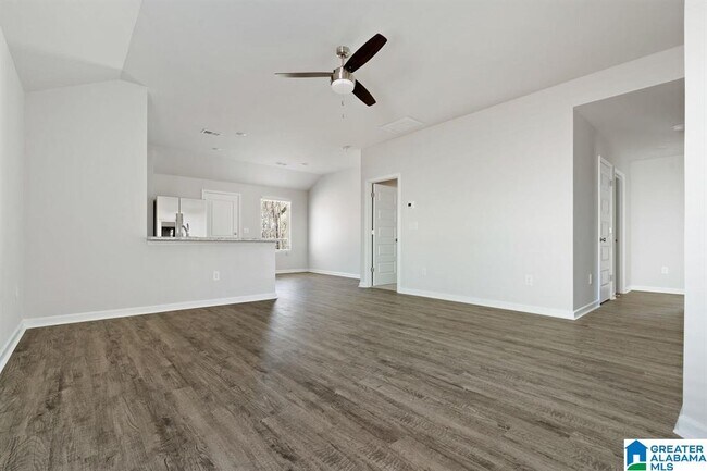 Building Photo - 613 KLYNES Dr