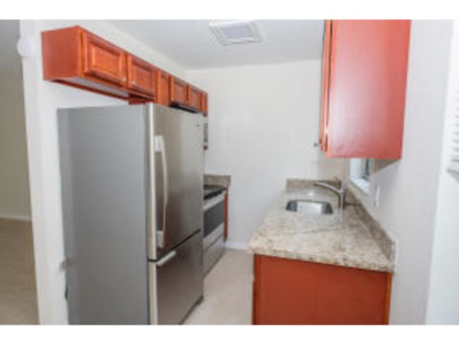 Foto del edificio - 125 W Hidden Valley Blvd