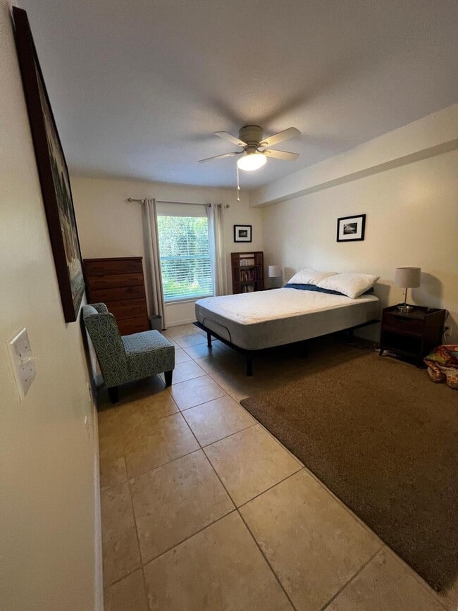 Building Photo - 11195 Roseland Rd