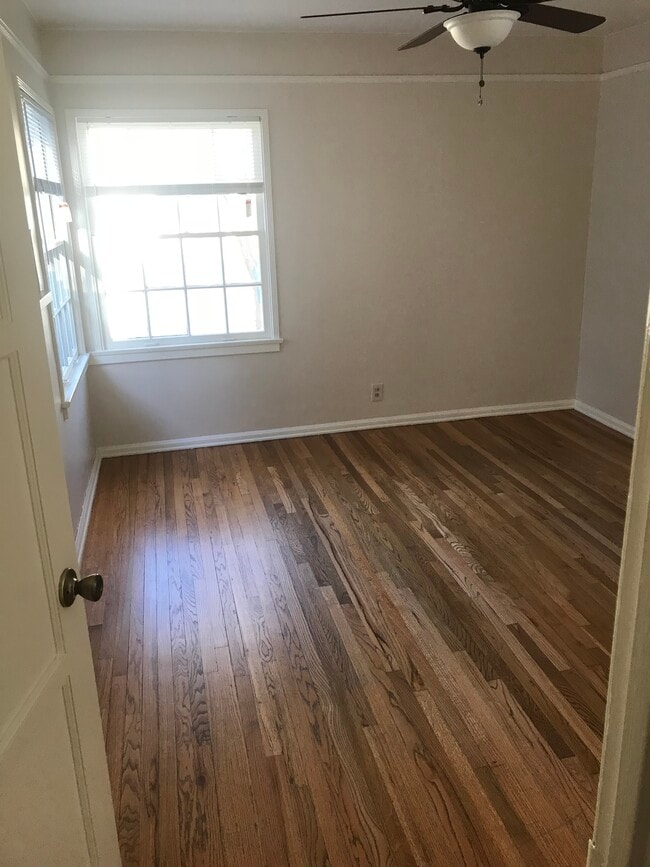 Building Photo - 554 S Indiana St