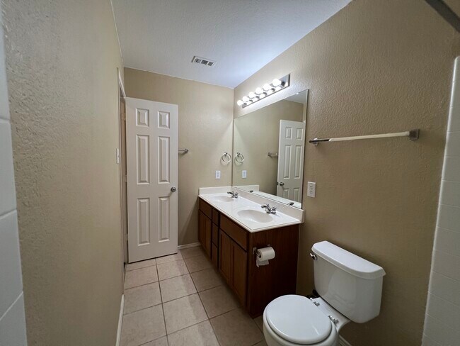 Foto del edificio - 10125 Coolidge Dr
