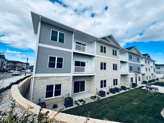 THE CROWN AT CORNERSTONE - Middle Floor - THE CROWN AT CORNERSTONE  - Middle Floor Apartment