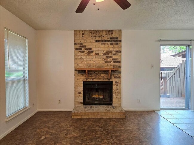 Building Photo - 1404 Matthews Ln