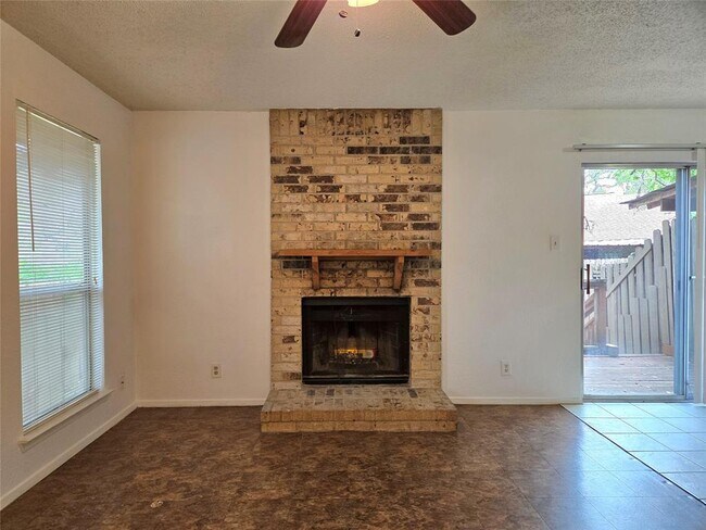 Foto del edificio - 1404 Matthews Ln
