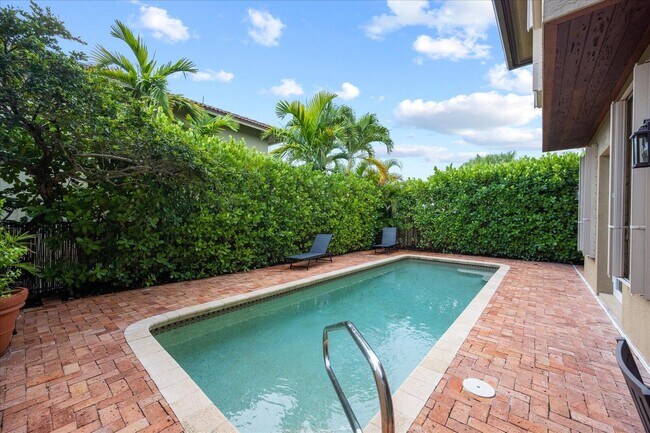 Building Photo - 460 Surfside Ln