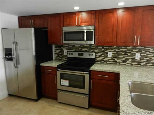 Building Photo - 3253 Foxcroft Rd