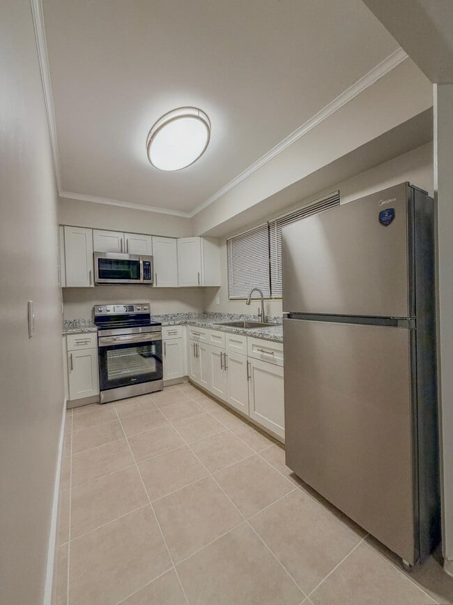 Building Photo - 2680 Hinda Rd