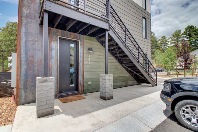 Building Photo - 1205 E Jen Dr