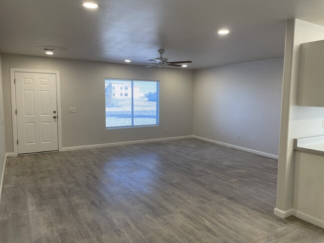 Building Photo - 10571 W Carousel Dr