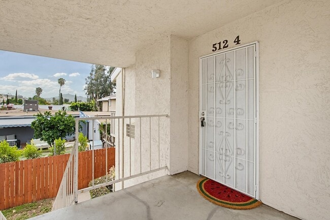 Building Photo - 512 Sandalwood Pl