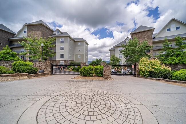 Building Photo - Lakefront Condo for Rent | 2 Bed, 2 Bath |...