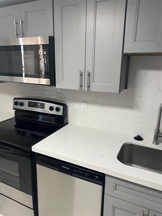 Foto del edificio - 8705 NW 38th Dr