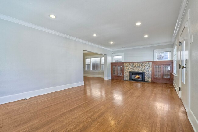 Building Photo - 4052 Albatross St