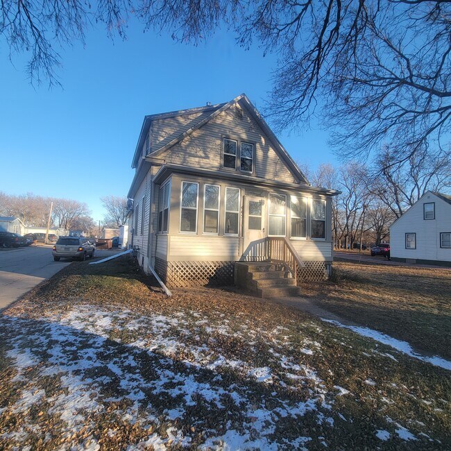 445 N Plum St, Vermillion, SD 57069 Apartments in Vermillion, SD