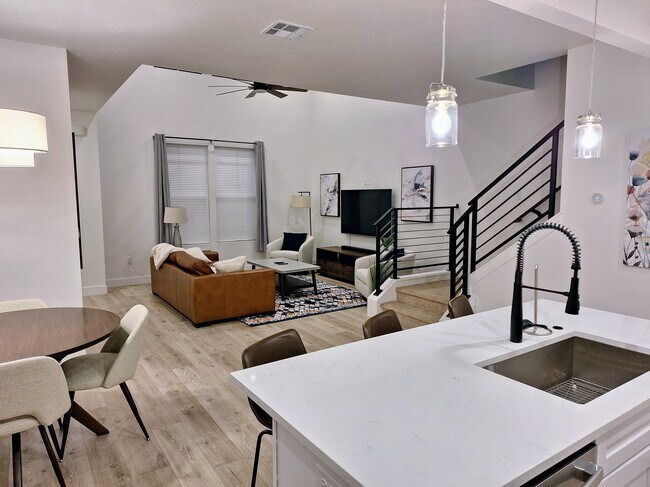Foto del edificio - 5644 S Garnet Dr