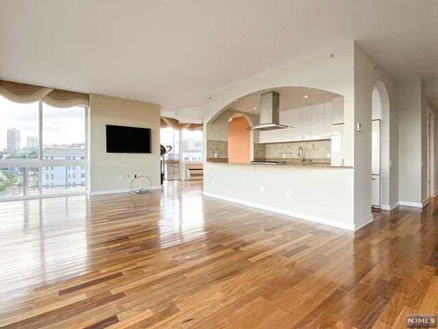 Foto del edificio - 1728 Hudson Ave