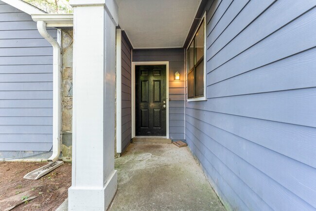 Building Photo - 3940 Plainville Ct SW