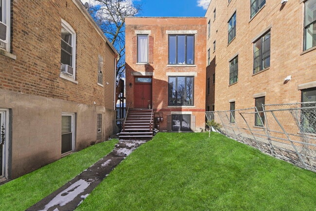 Building Photo - 1414 N Maplewood Ave