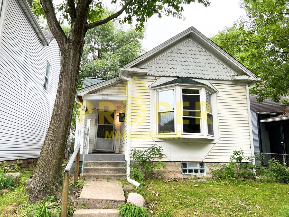 Primary Photo - 2 bedroom 1 bathroom house for rent