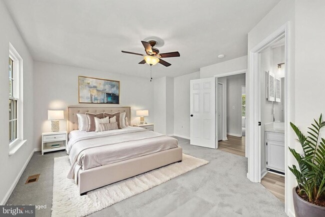 Foto del edificio - 306 Kings Crest Dr