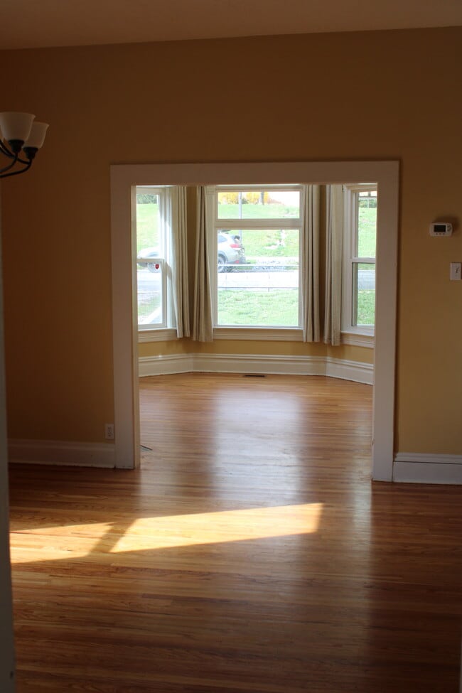 livingroom - 324 E 7th Ave