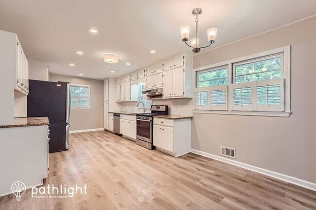 Building Photo - 4142 Pine Valley Dr