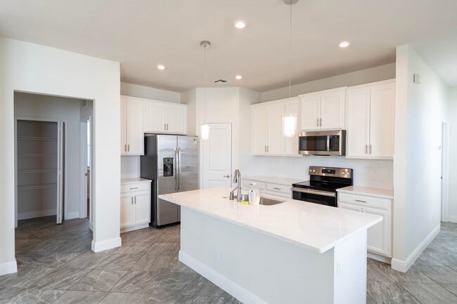 Building Photo - 10885 SW Robbia Way