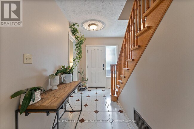 Building Photo - 126 Harding Ave