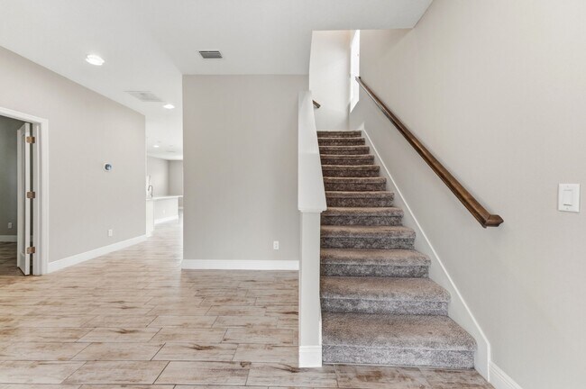 Foto del edificio - Absolutely Stunning 4 BR + LOFT + OFFICE/2.5 Bath/2 Car Garage home in Starkey Ranch!
