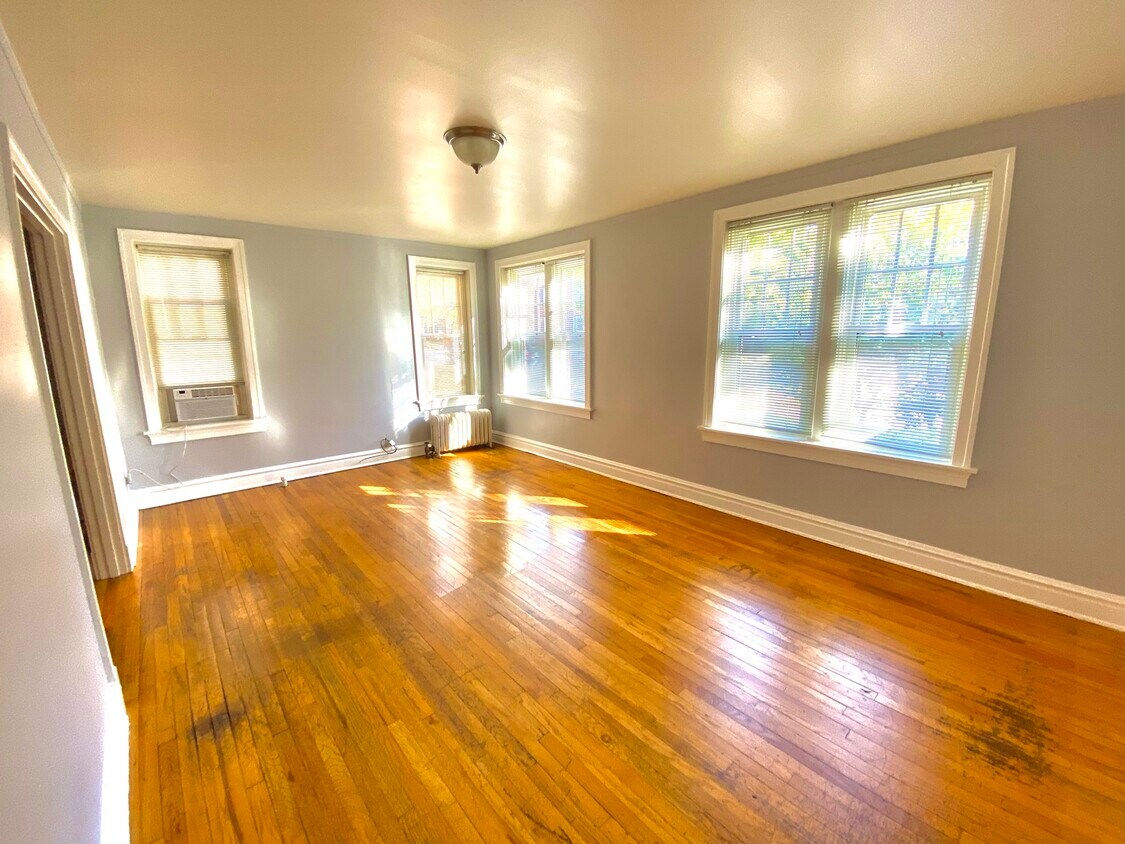 Foto principal - 619 Westwood Dr