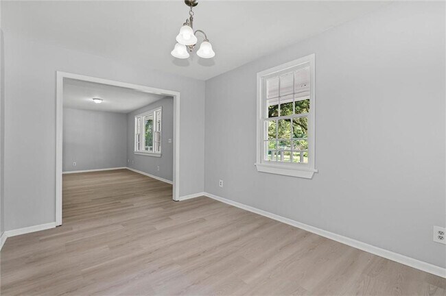 Building Photo - 12925 Bonnievale Dr N