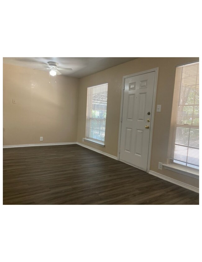 Foto del edificio - 2701 Green Oaks Rd
