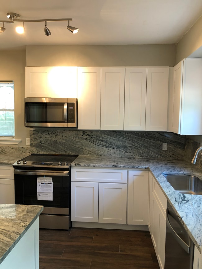 Kitchen - 401 W Saulnier St