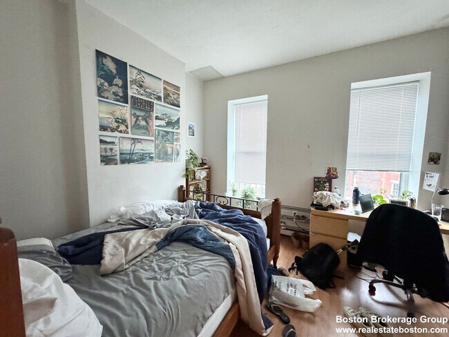 Foto del edificio - Eligible for 1k rebate!   Perfectly located 3 bed near NEU, Berklee, Wentworth, Hospitals and mor...