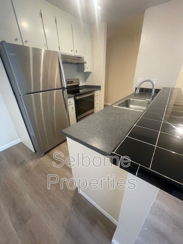 Foto del edificio - 765 Rand Ave
