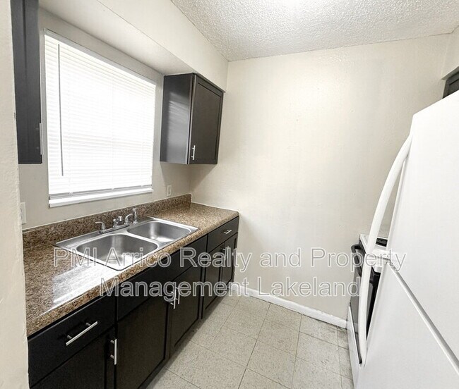 Foto del edificio - 3212 Crystal Hills Loop S