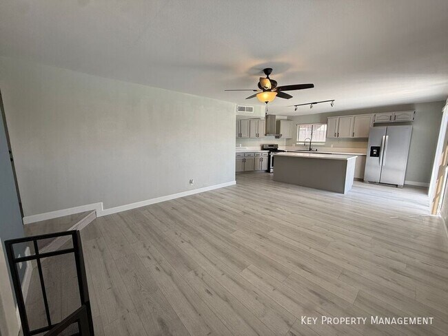 Foto del edificio - 6489 Bugbee Ave