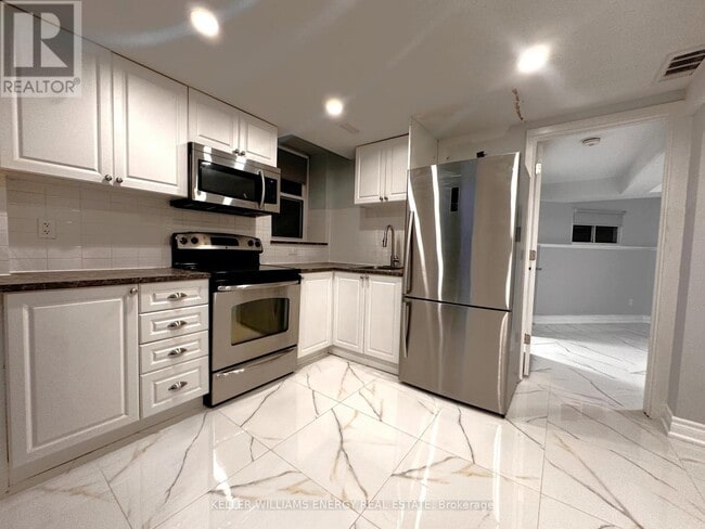 Building Photo - 557 Whistler Dr