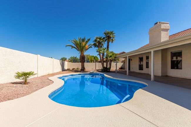 Foto del edificio - East Mesa 4 Bed home with sparkling Pool *...