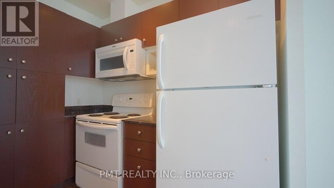 Building Photo - 208 Queens Quay W