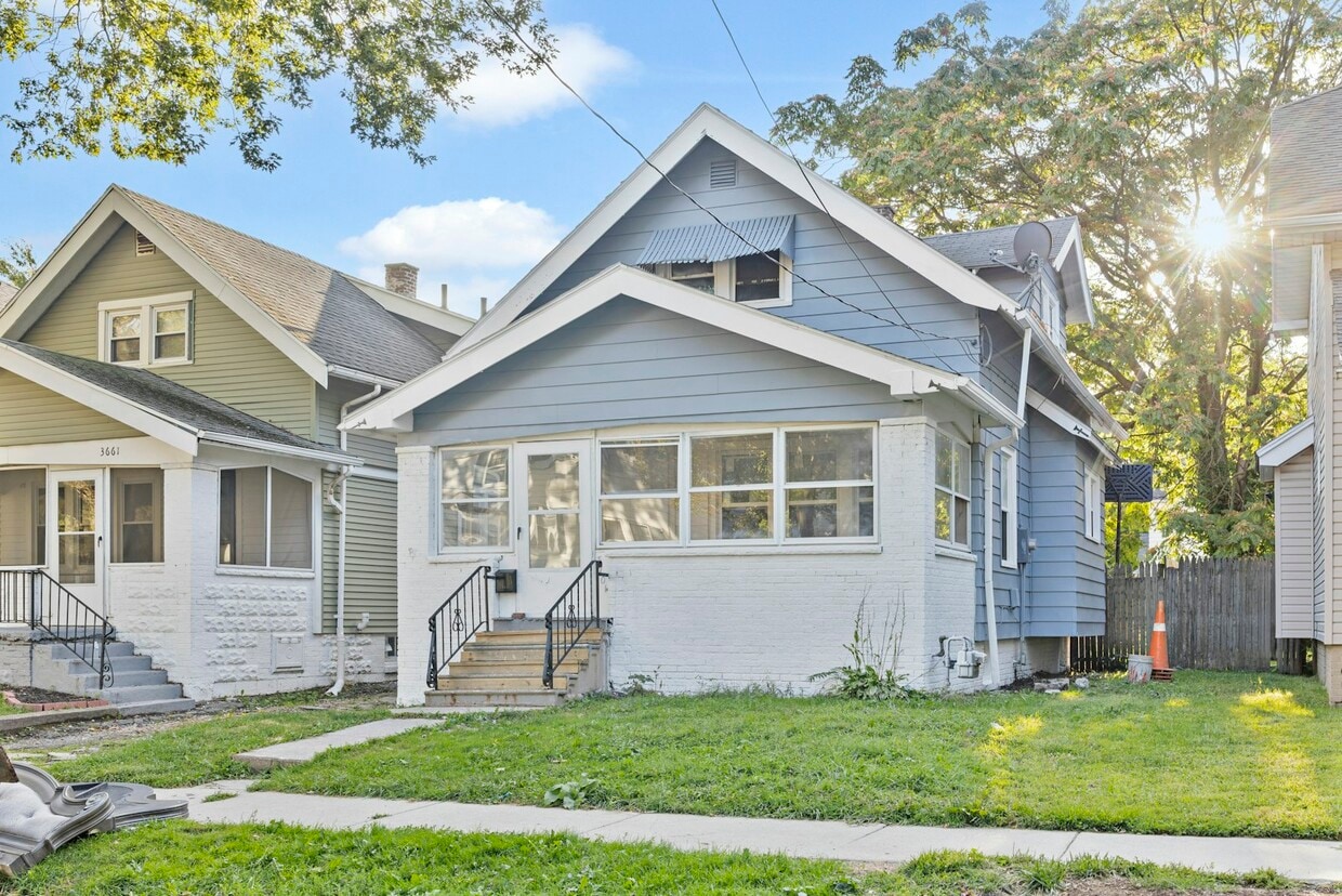 Primary Photo - 3701 Leybourn Ave