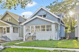 Building Photo - 3701 Leybourn Ave