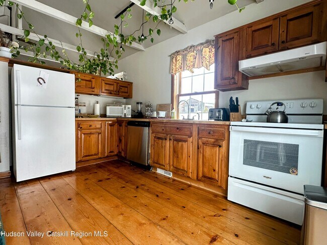 Foto del edificio - 240 Crest Ln