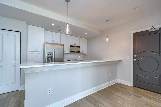 Building Photo - 1238 E Kennedy Blvd