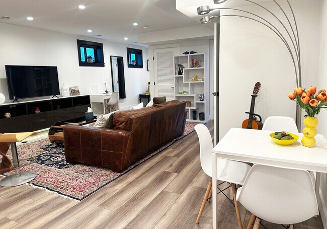 Foto del edificio - 1404 Emerson St NW