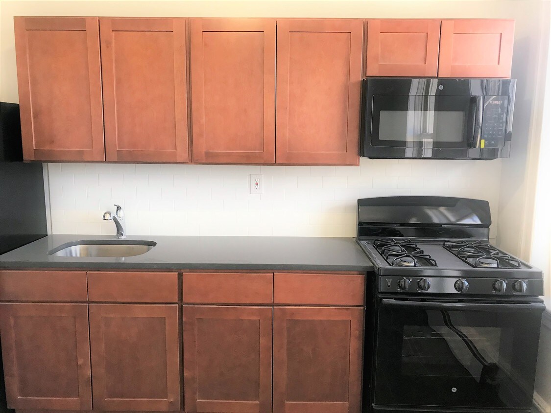 Building Photo - 447 N 5th St