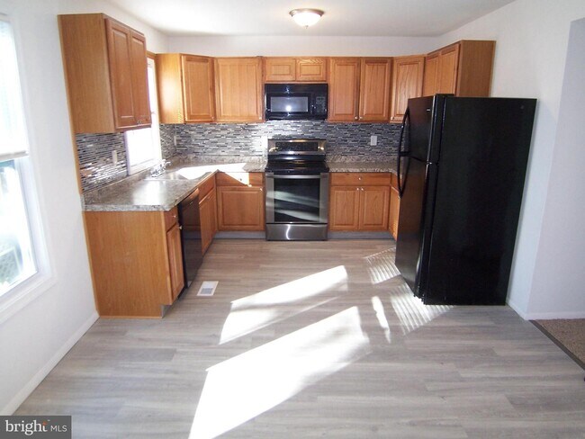 Building Photo - 668 Yorkshire Dr