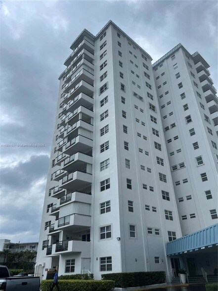 Primary Photo - 1500 S Ocean Blvd